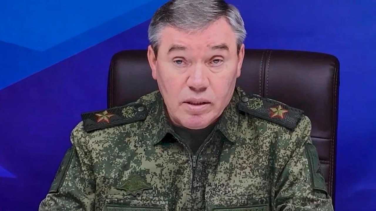 Le chef de l'armée russe se rend au front / Visite les troupes: il reste 4 km jusqu'à…