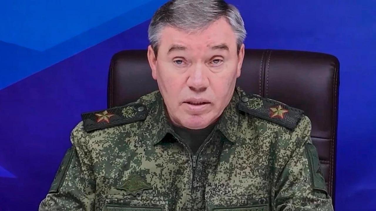Le chef de l'armée russe se rend au front / Visite les troupes: il reste 4 km jusqu'à…