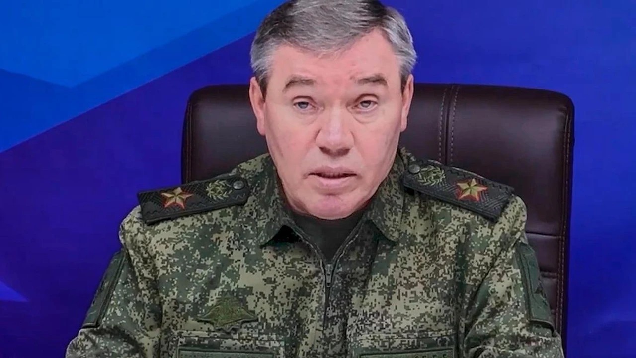 Le chef de l'armée russe se rend au front / Visite les troupes: il reste 4 km jusqu'à…