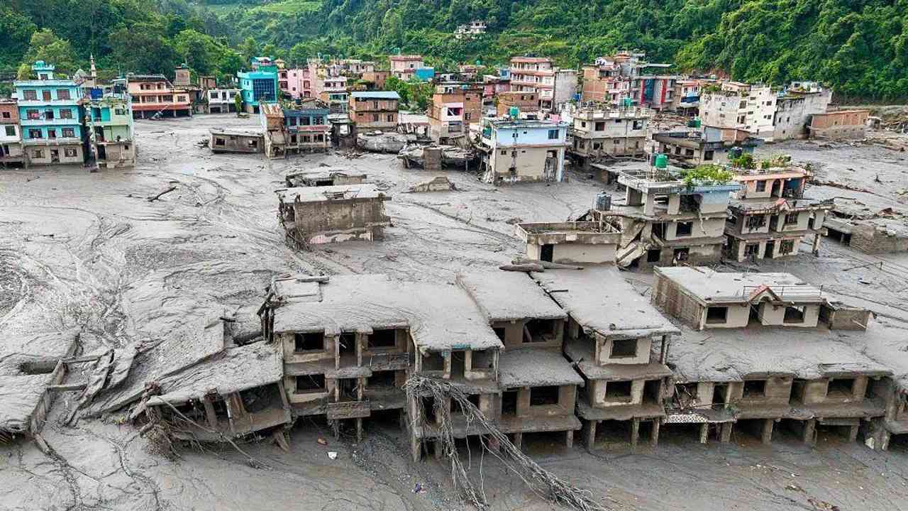 Un «tsunami venu du ciel» / scènes «de la fin du monde» au Népal, milliers portés disparus