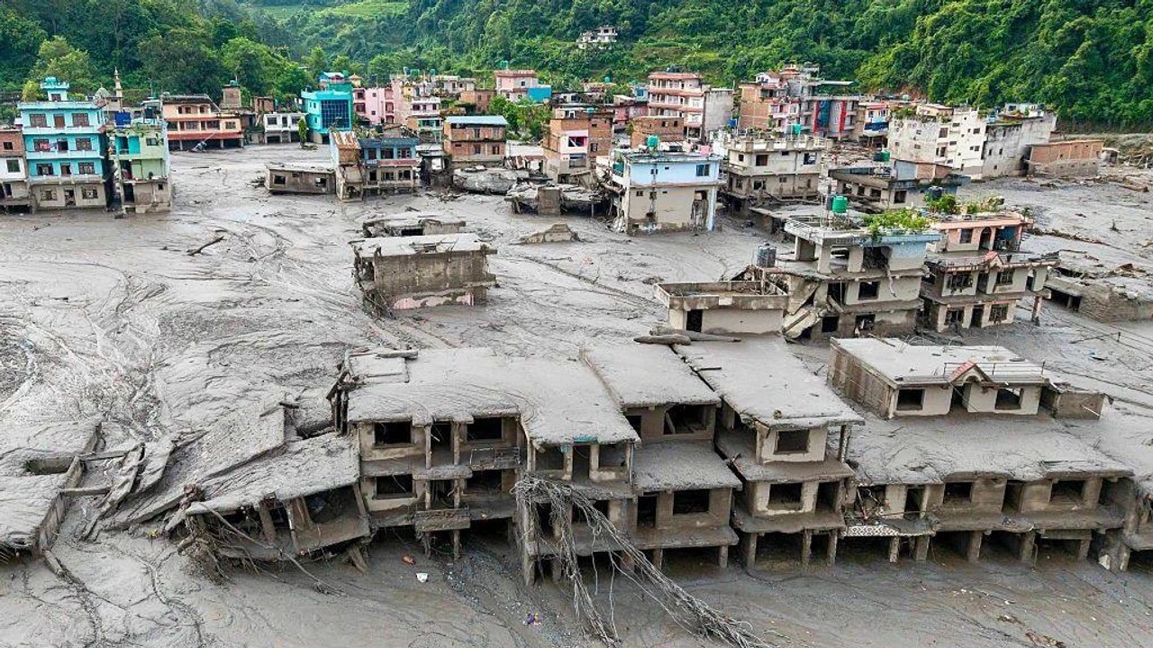 Un «tsunami venu du ciel» / scènes «de la fin du monde» au Népal, milliers portés disparus