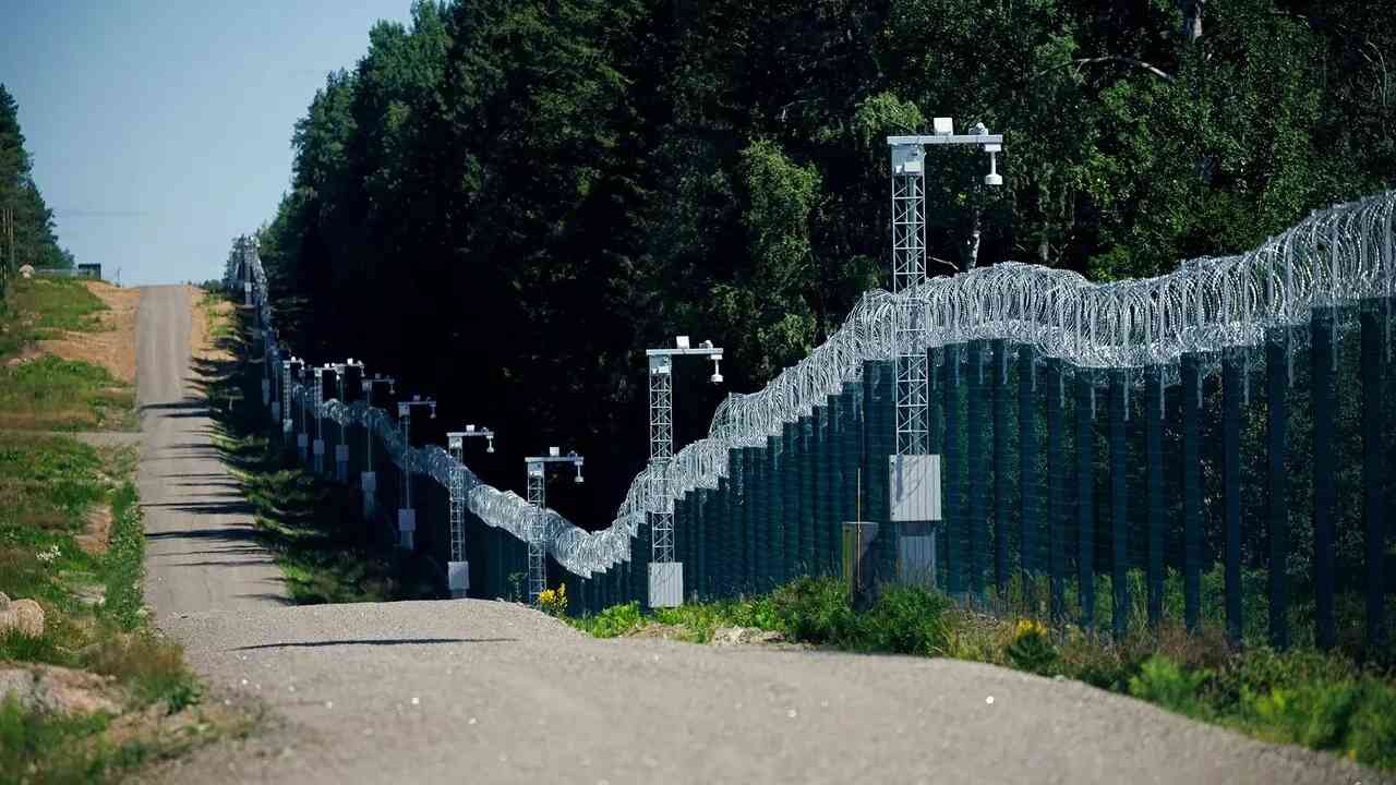 La Finlande construit une clôture de 200 km à la frontière russe : crainte d'une attaque