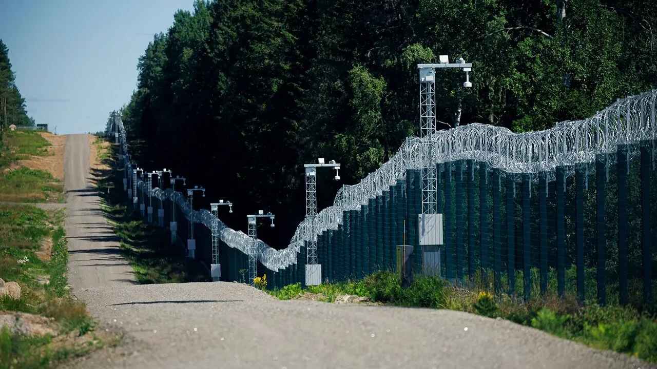 La Finlande construit une clôture de 200 km à la frontière russe : crainte d'une attaque