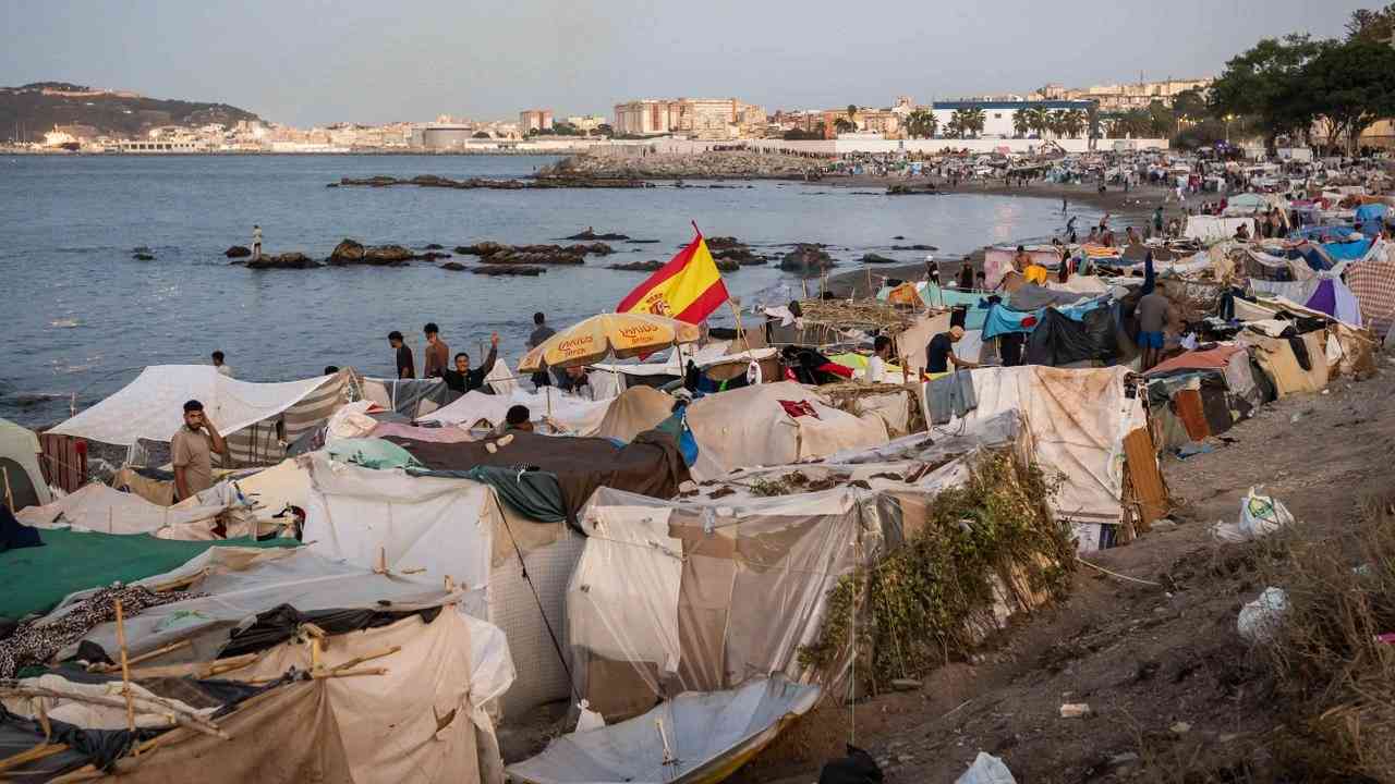 La vague d'émigrés annoncée / Documents secrets: comment le flux migratoire a été empêché