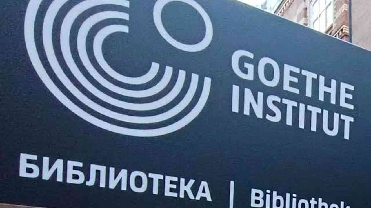 L'Allemagne accuse la Russie de l'attaque, Moscou riposte: fermeture des instituts Goethe