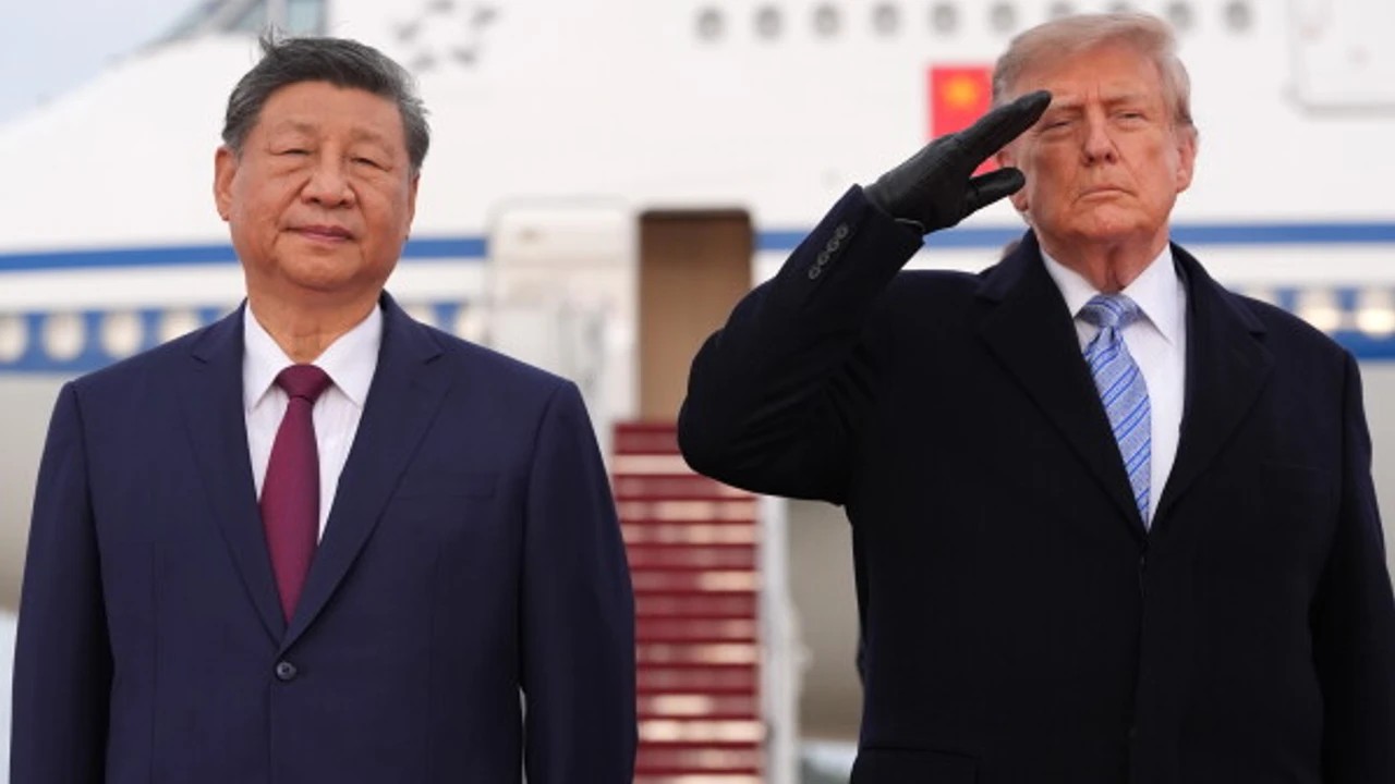 Tapis rouge et avions dans le ciel / Trump 'fond' pour Xi Jinping, accueil chaleureux