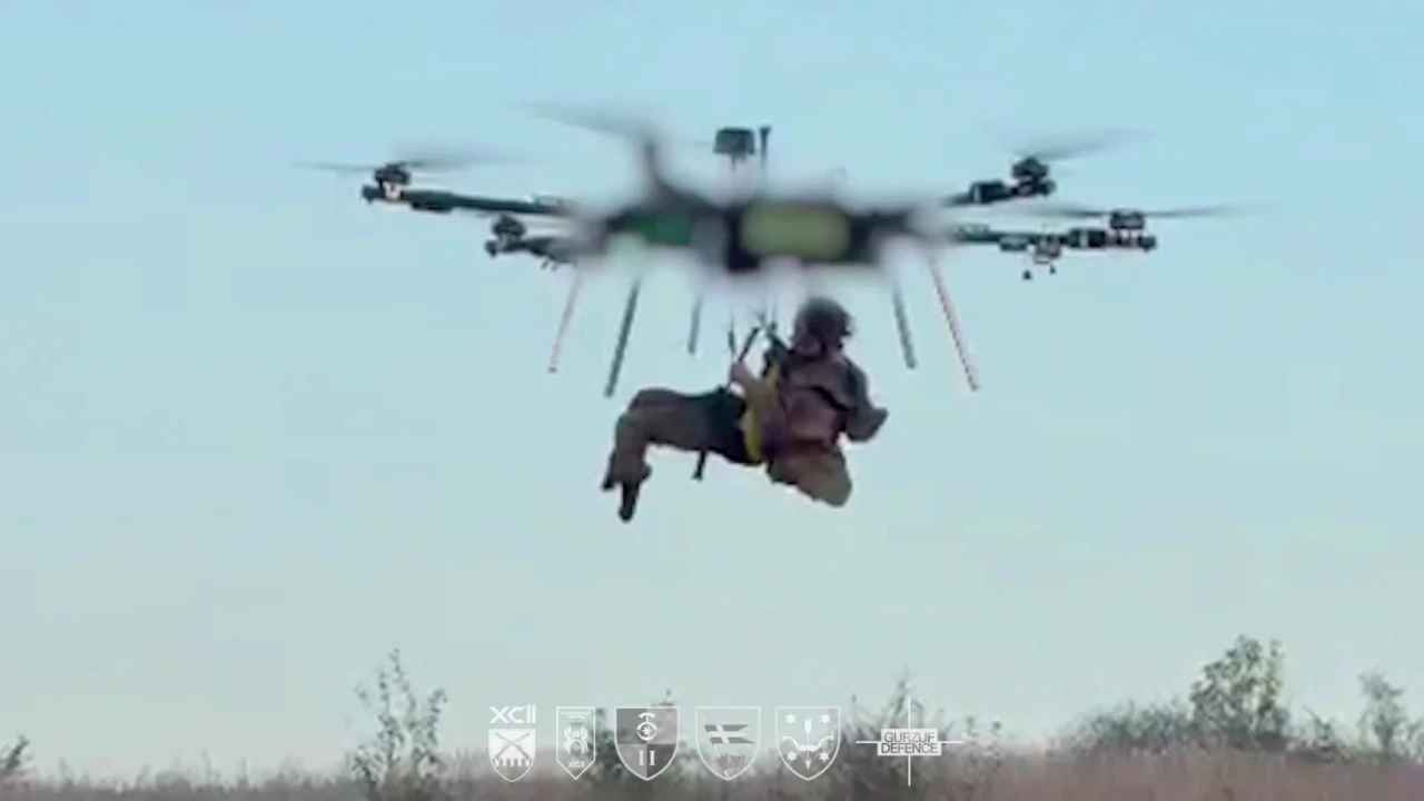 500 jours bloqué en territoire ennemi / Le soldat blessé évacué par un drone
