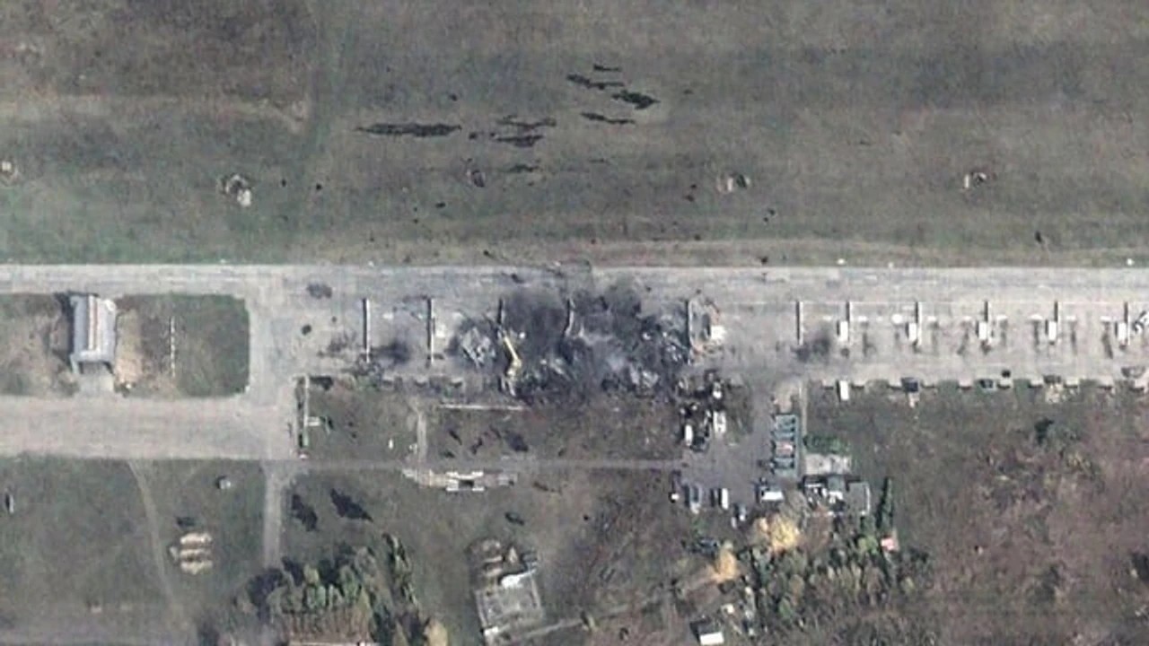 Détruit six bombardiers de Poutine / Ukraine, frappe en profondeur sur base aérienne russe