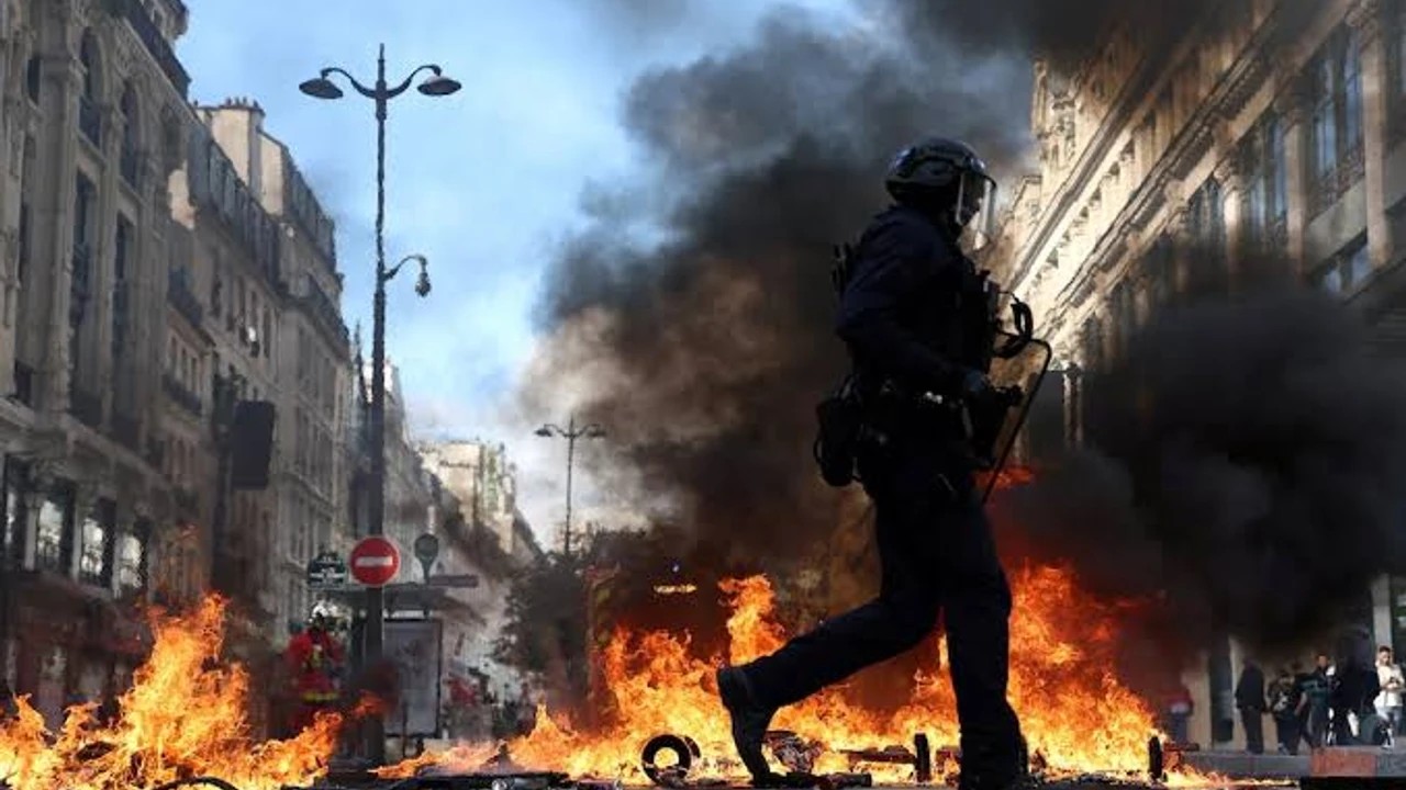 France: 217 en prison pour incidents; le ministre suggère le retrait du droit de vote