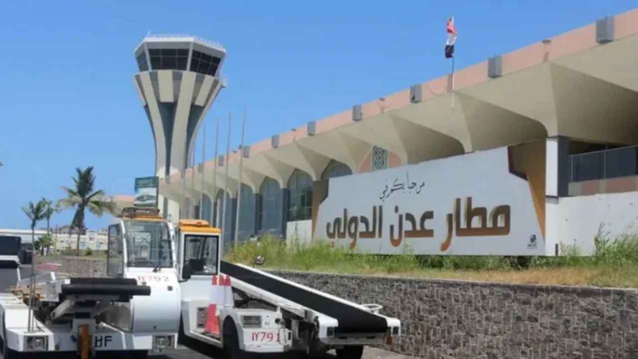 Guerre frontale au Yémen: les Houthis attaquent l'aéroport d'Aden, le gouvernement en offensive