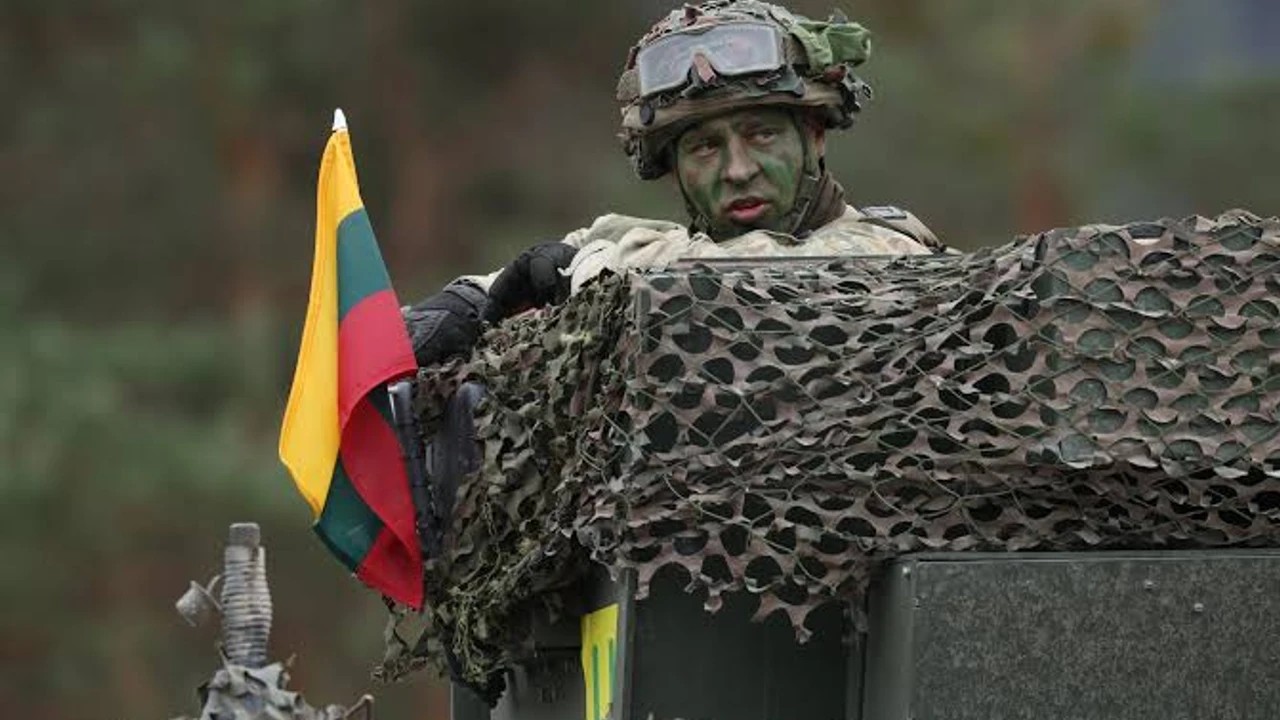 La Lituanie accepte des armes nucléaires, la Russie 'furieuse' : escalade dangereuse