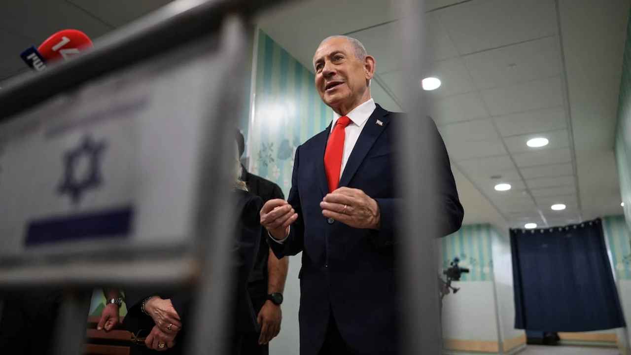 Le pouvoir de Netanyahou vacille, la coalition d'opposition en tête des sondages