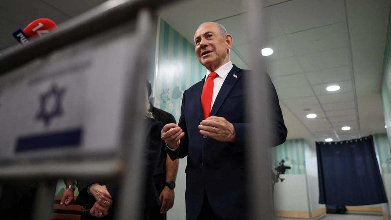 Le pouvoir de Netanyahou vacille, la coalition d'opposition en tête des sondages