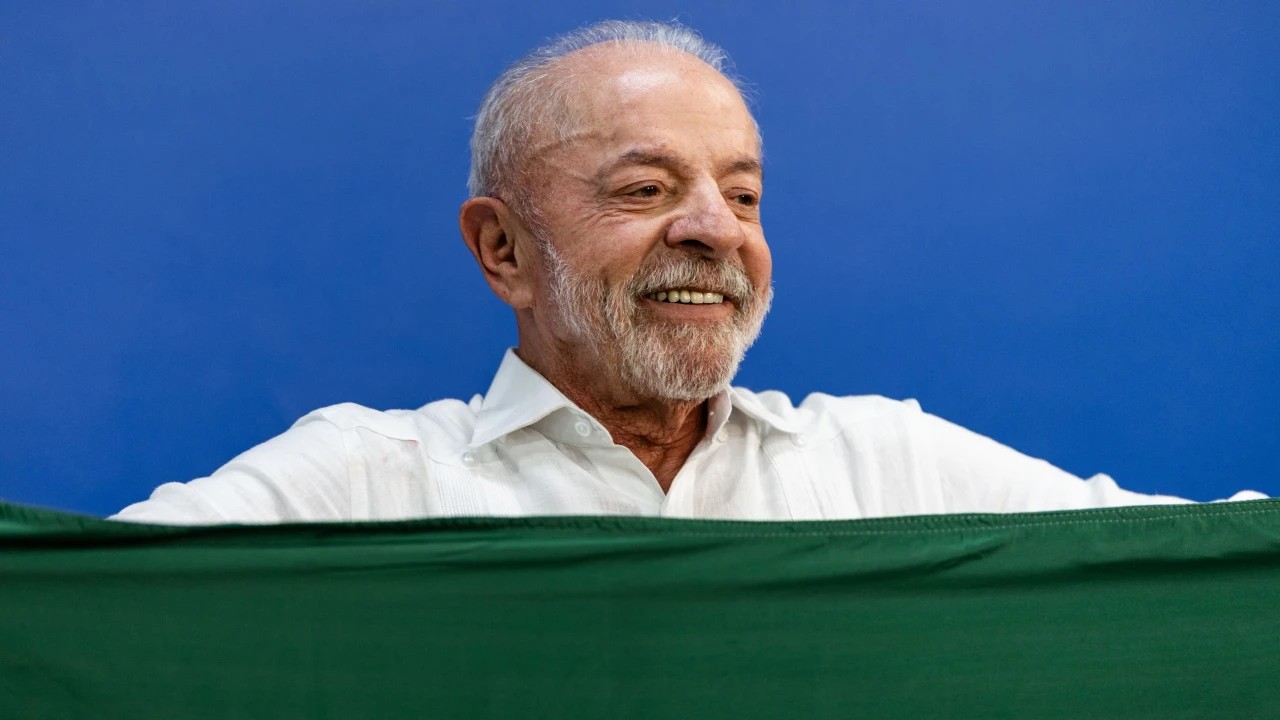 Quatrième mandat: Lula da Silva remporte les élections au Brésil dans une course serrée