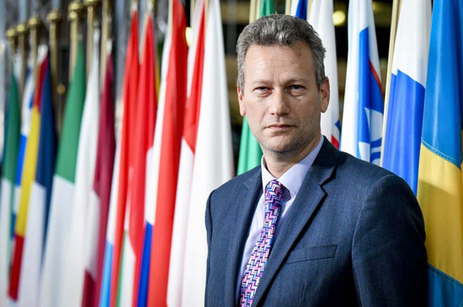 Un ex-eurodéputé britannique admet avoir touché un pot-de-vin pour servir la propagande russe