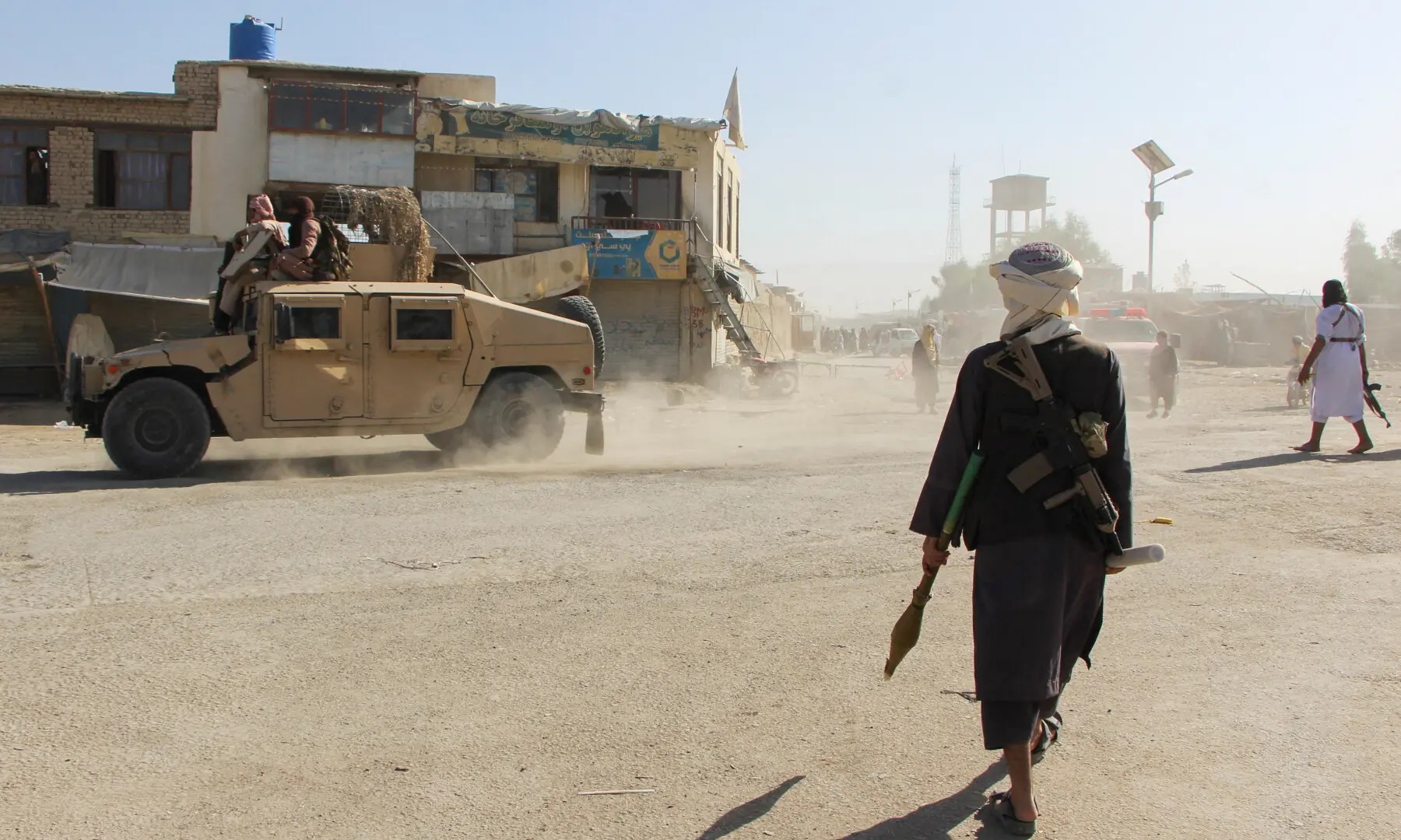 Afghanistan et Pakistan baissent les armes, trêve de 48 h après des bombardements meurtriers