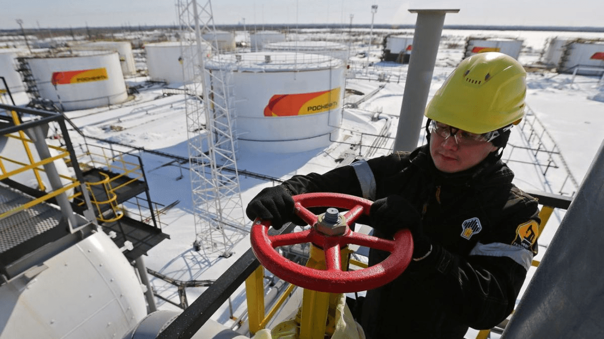 Les exportations maritimes de pétrole russe tombent au plus bas depuis 2022