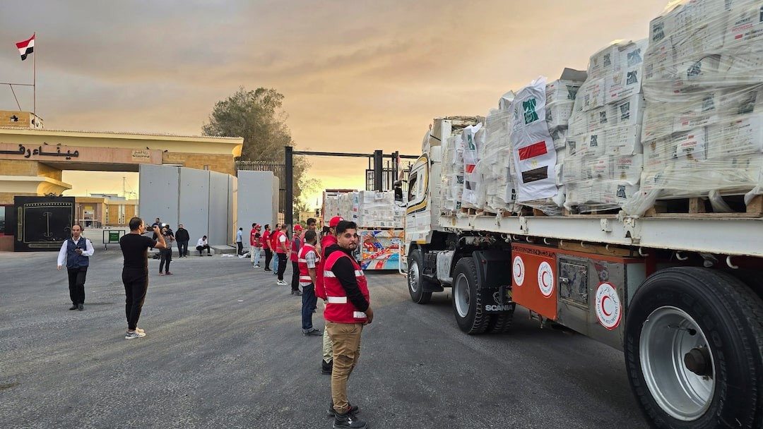 Camions d'aide humanitaire bloqués à la frontière, Israël maintient le passage fermé