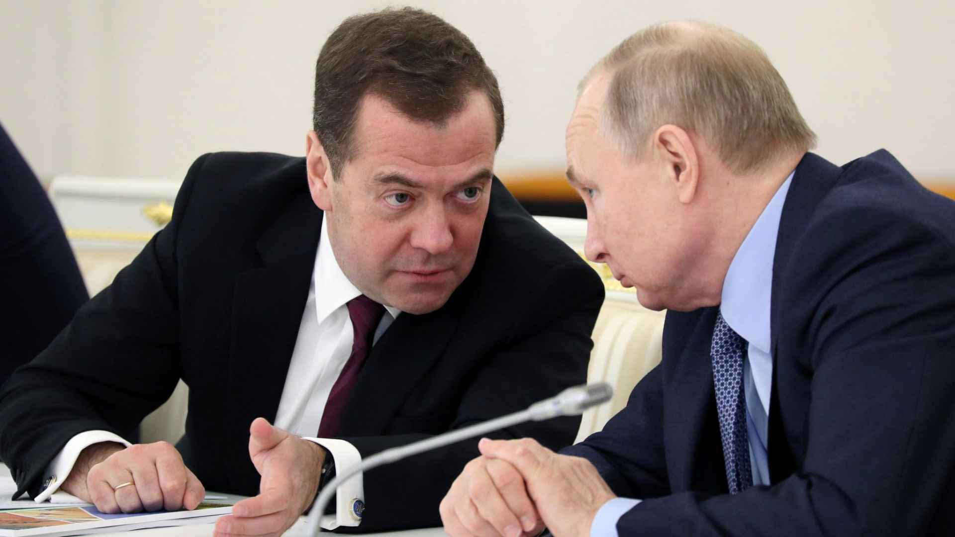 Trump déclare la guerre à la Russie / Medvedev réplique : ‘Pacificateur bavard'