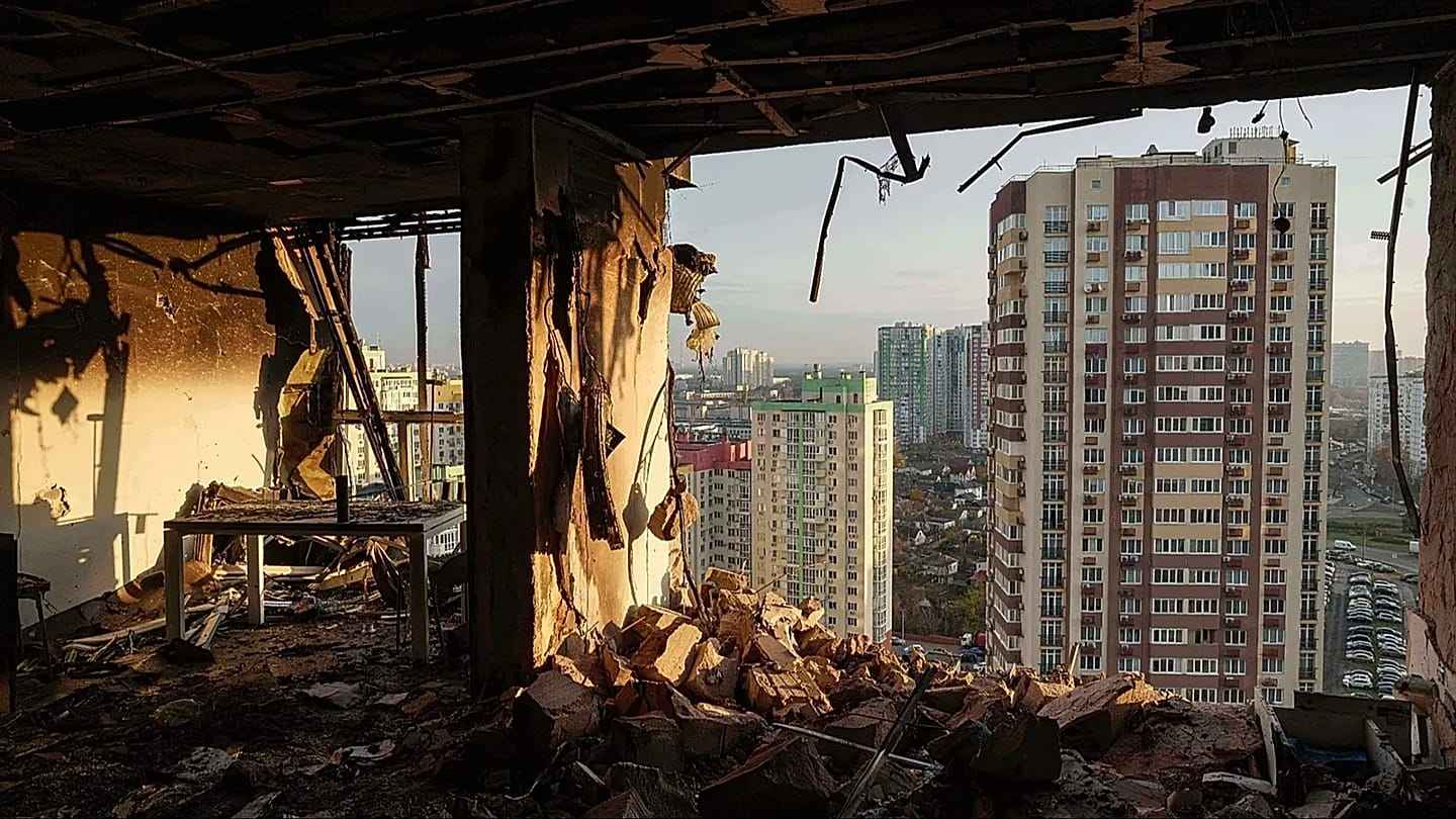 Une roquette russe frappe l'ambassade d'Azerbaïdjan à Kiev