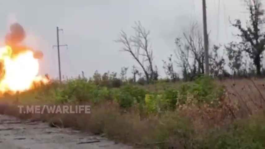 Images parlant plus que la propagande : le moment où un char russe a été détruit dans le Donbas