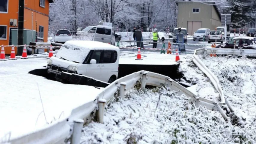 Au moins 30 blessés après le puissant séisme de magnitude 7,6 et le tsunami au Japon