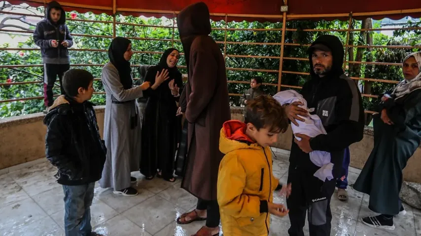 Bébé de 8 mois meurt de froid à Gaza, des milliers de familles menacées par le mauvais temps