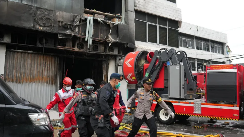 Choc en Indonésie / Immeuble en feu, au moins 22 morts