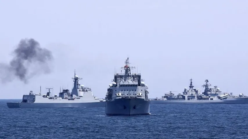 La Chine et la Russie aux jeux de guerre / Troisième exercice antimissile sur le sol russe