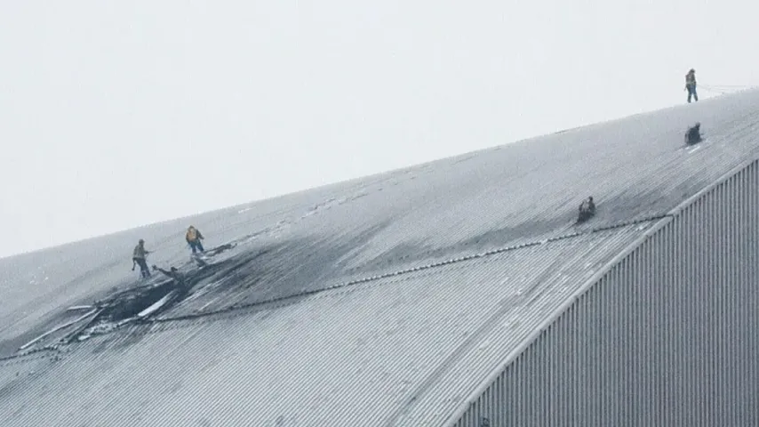 La coque protectrice de la centrale nucléaire de Tchernobyl est endommagée