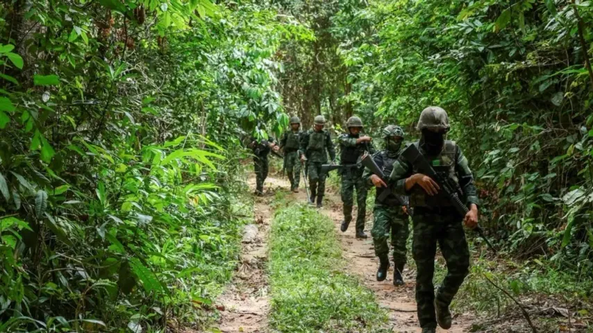 La Thaïlande lance des frappes aériennes contre le Cambodge