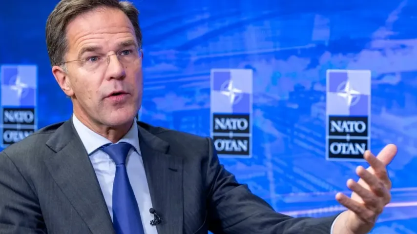 L'adhésion de l'Ukraine à l'OTAN sera «traitée séparément», dit Rutte