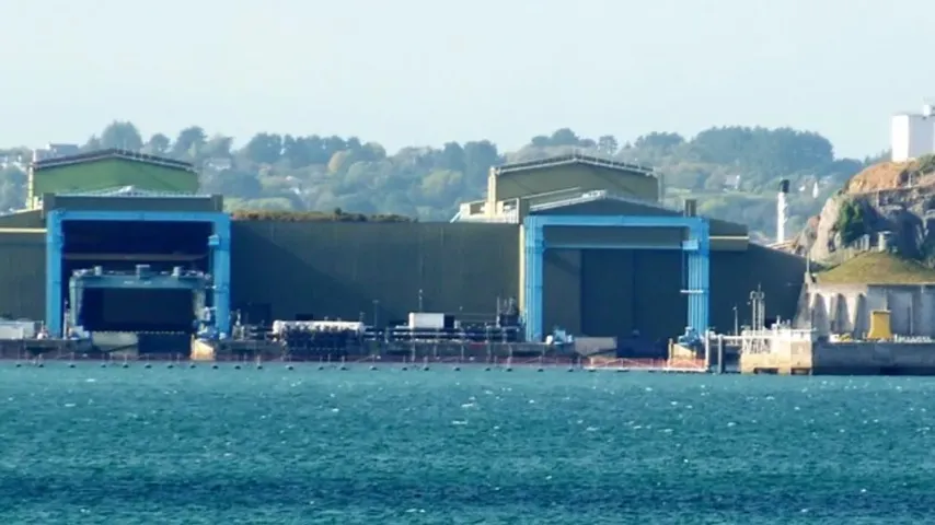 L'armée a ouvert le feu : que sait-on des drones au-dessus de la base nucléaire française