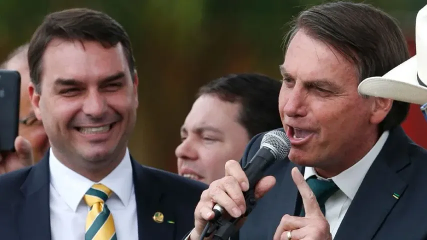 Père condamné à 27 ans pour tentative de coup d'État; fils de Bolsonaro candidat à la présidentielle