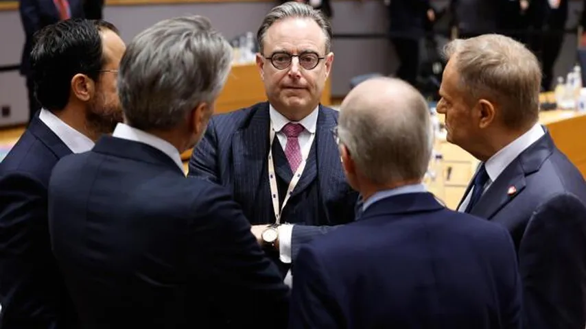 Tous les regards sur la Belgique, qui refuse l'usage des actifs russes, Zelensky : Non