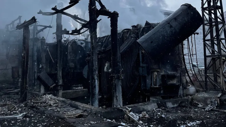 Attaque russe en région d'Odessa endommage un site énergétique et des maisons, selon les autorités