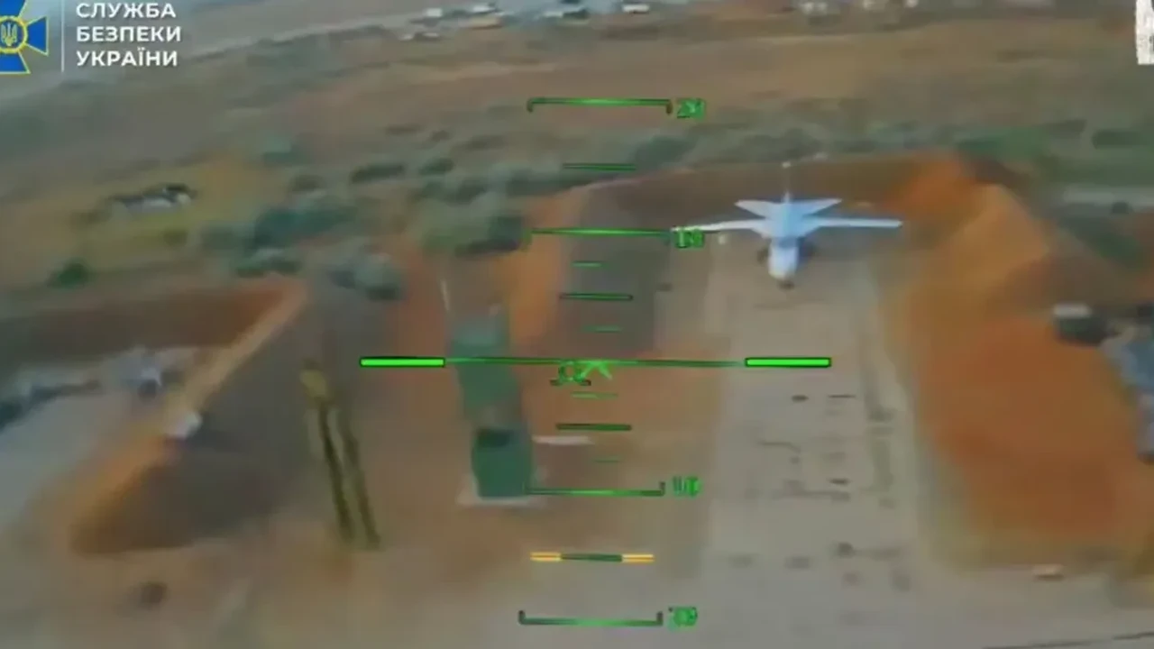 L'Ukraine publie la vidéo des plus grosses frappes de drones de 2025 contre des cibles russes