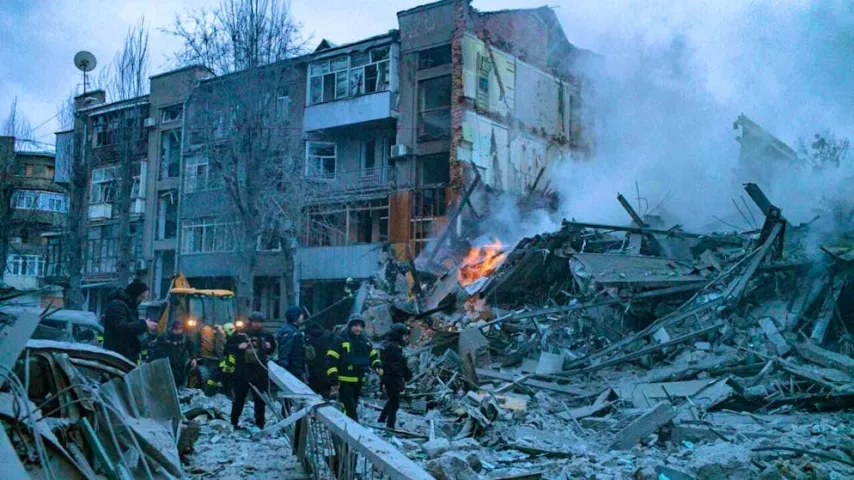 L'Ukraine se venge de la Russie / Attaque au-delà de la frontière, 'perfore' Voronej