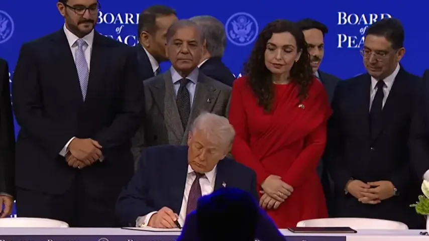 Trump signe la Charte du Conseil de la Paix