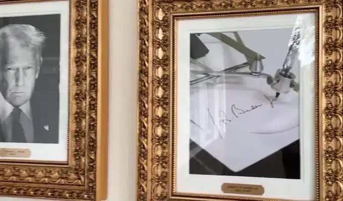 Trump se moque de Biden: «Efface» le portrait, le remplace par un stylo