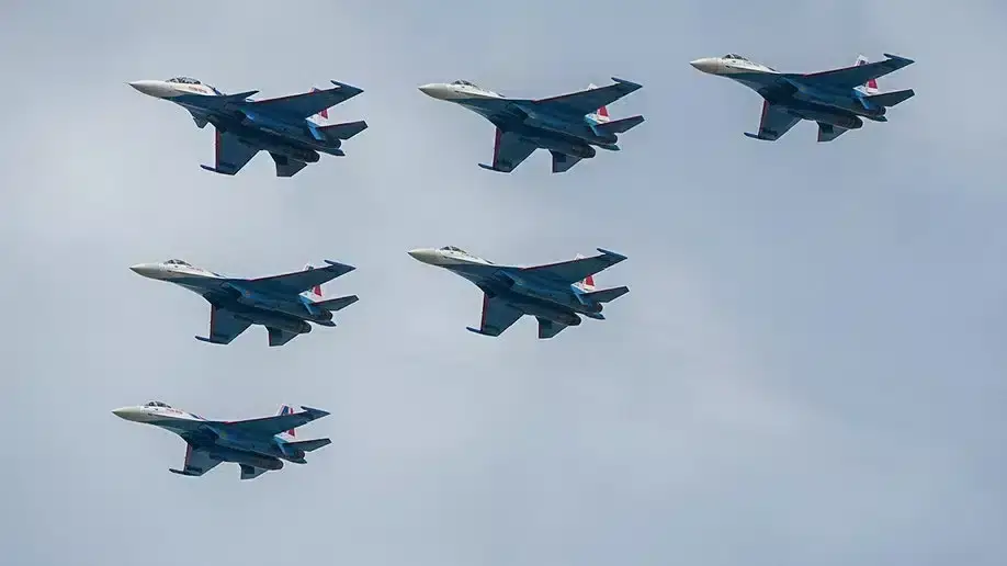 Cinq avions ont violé l'espace aérien letton, Moscou: Si vous tirez, nous riposterons