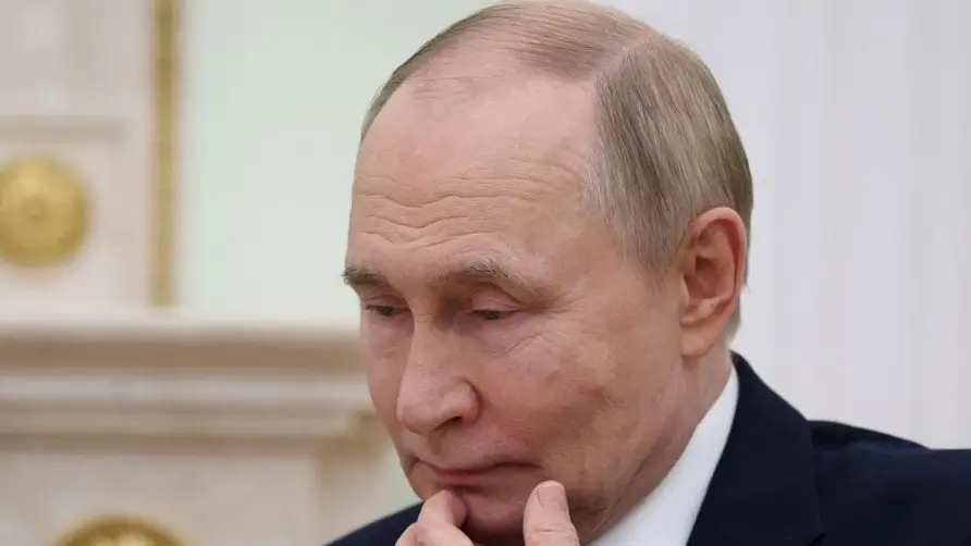 Poutine est à court d'argent… Économie sous pression, taxes en hausse, dépenses en baisse