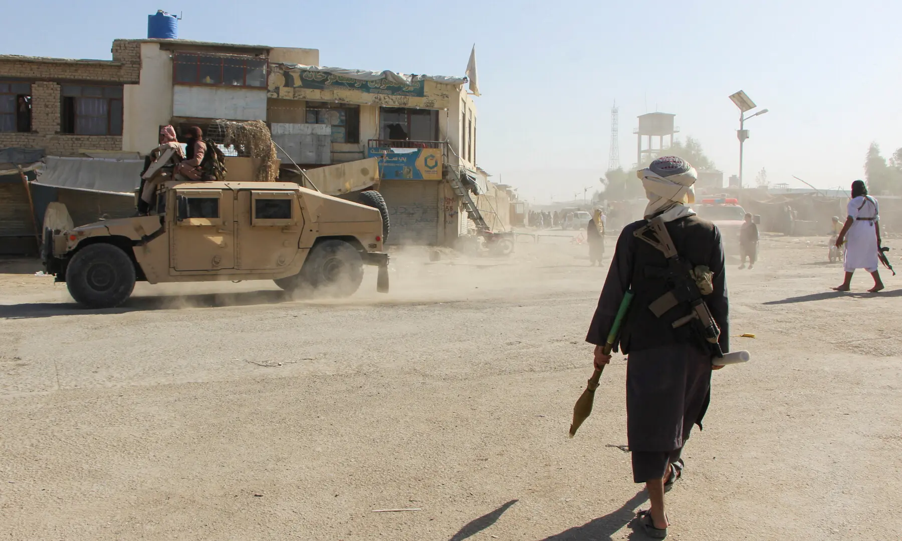 Afghanistan et Pakistan baissent les armes, trêve de 48 h après des bombardements meurtriers