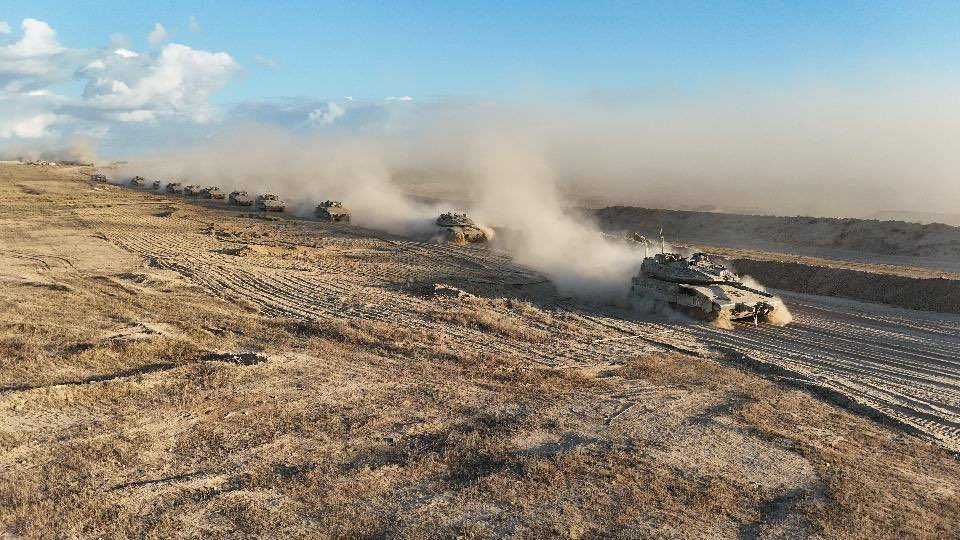 L'armée israélienne entame son retrait de Gaza, des images publiées