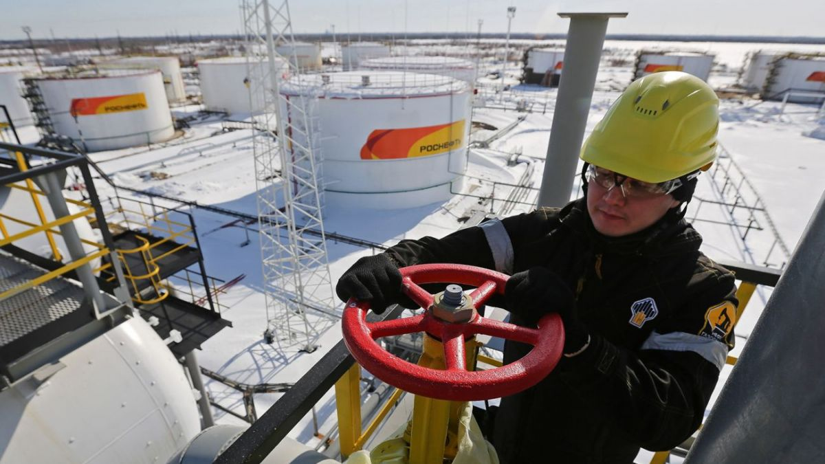 Les exportations maritimes de pétrole russe tombent au plus bas depuis 2022