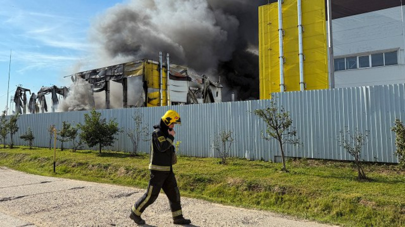 Ukraine prive la Russie d'énergie / Raid de drones transfrontalier, le plus grand de la guerre