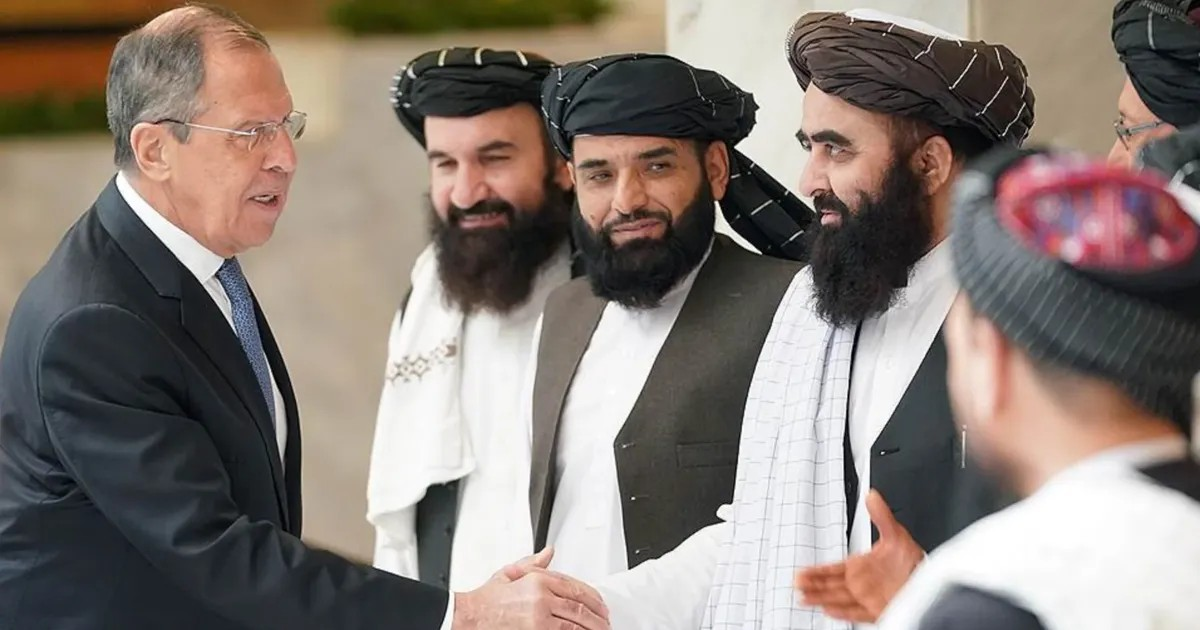 Lavrov rencontre son homologue afghan après la reconnaissance par la Russie du gouvernement taliban