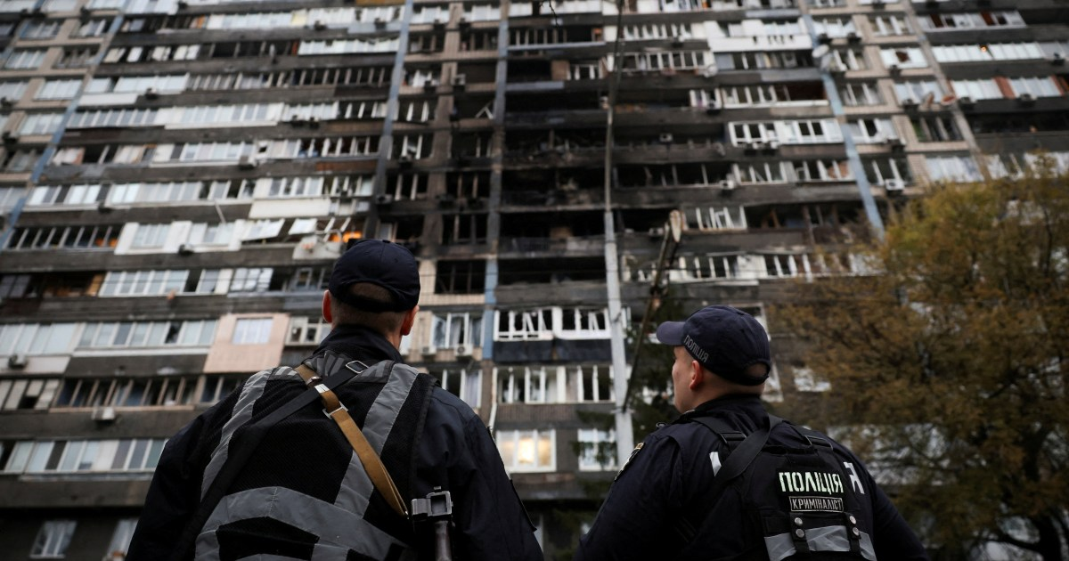Attaque massive russe sur Kyiv: logements et sites d’énergie touchés; quartiers sans courant