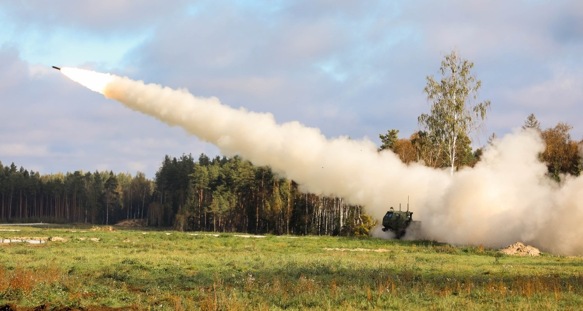 La Russie frappe l'industrie de défense ukrainienne, l'Ukraine repousse des offensives russes