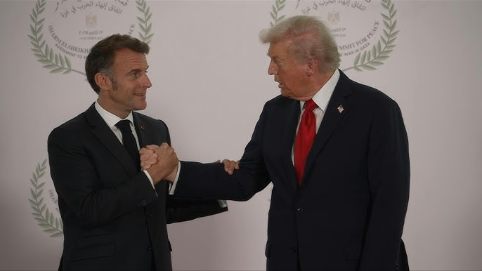 Trump “menace” Macron: ce qu'il lui a dit lors de leur poignée de main tendue